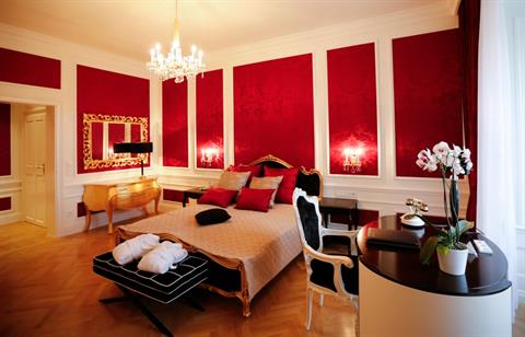 General view of a bedroom in an apartment at Schoenbrunn Palace, the former summer residence of the imperial Habsburg family, in Vienna March 24, 2014. (REUTERS/Leonhard Foeger)