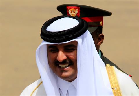 Qatar's Emir Sheikh Tamim bin Hamad al-Thani smiles as he is welcomed upon arriving at Khartoum Airport for an official visit April 2, 2014. (REUTERS/Mohamed Nureldin Abdallah)