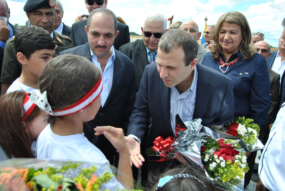 Lebanese Foreign Minister Gebran Bassil greets Lebanese Venezuelan children in Maturín. (Photo © Osmel Rodríguez)