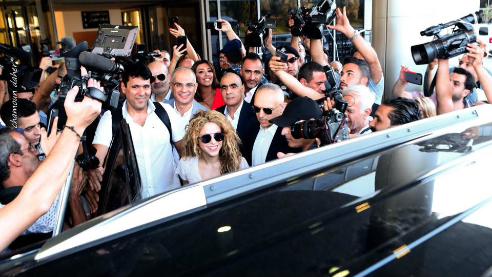 A swarm of fans and local media greeted Shakira at the airport. (Chamoun Daher/Cedars International Festival Facebook)