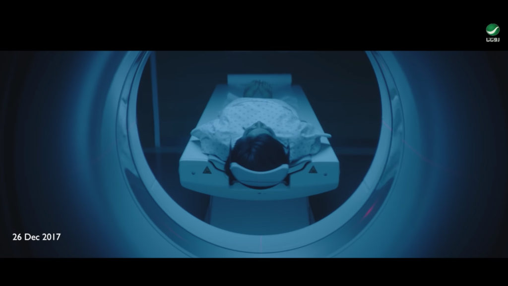The music video begins with video of Elissa undergoing an MRI scan. (Rotana)